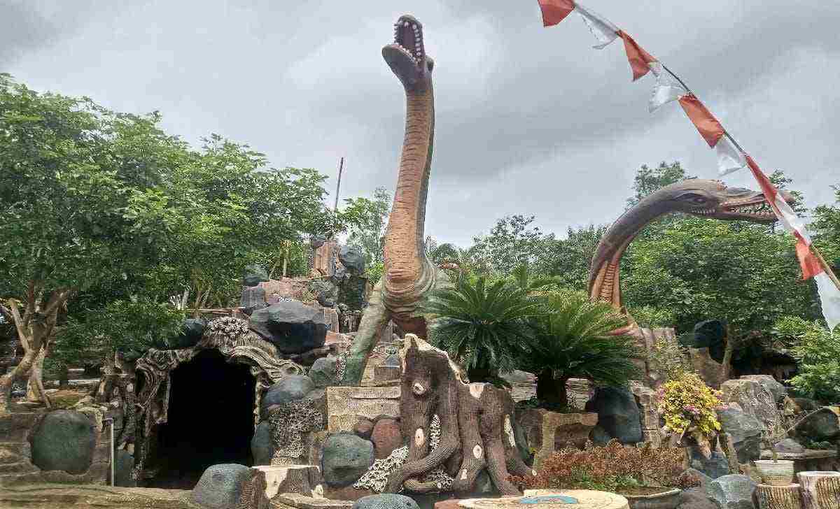 Taman Dinosaurus Cilacap: Petualangan Keluarga yang Mengajak Kembali ke Masa Lalu